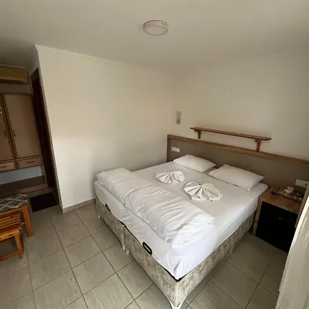 Pensión Midas 4*