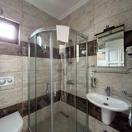 Guest house Midas 4*
